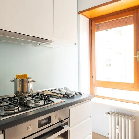 Quieta 6 - Renovated 70s Apt