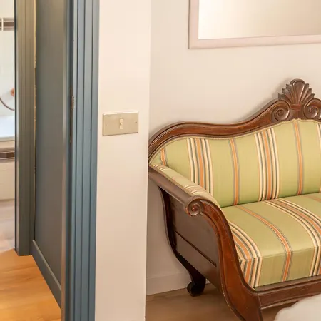 Quieta 6 - Renovated 70s Apt