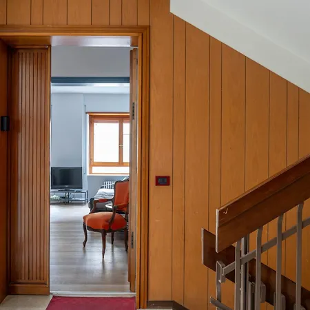 Quieta 6 - Renovated 70s Apt