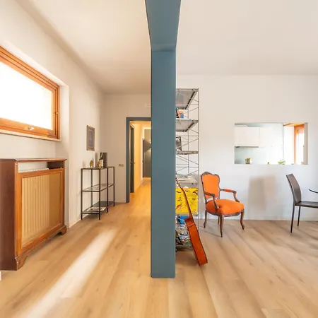 Quieta 6 - Renovated 70s Apt *