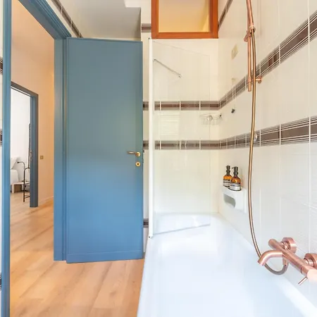 Quieta 6 - Renovated 70s Apt *