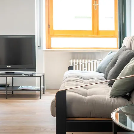 Quieta 6 - Renovated 70s Apt